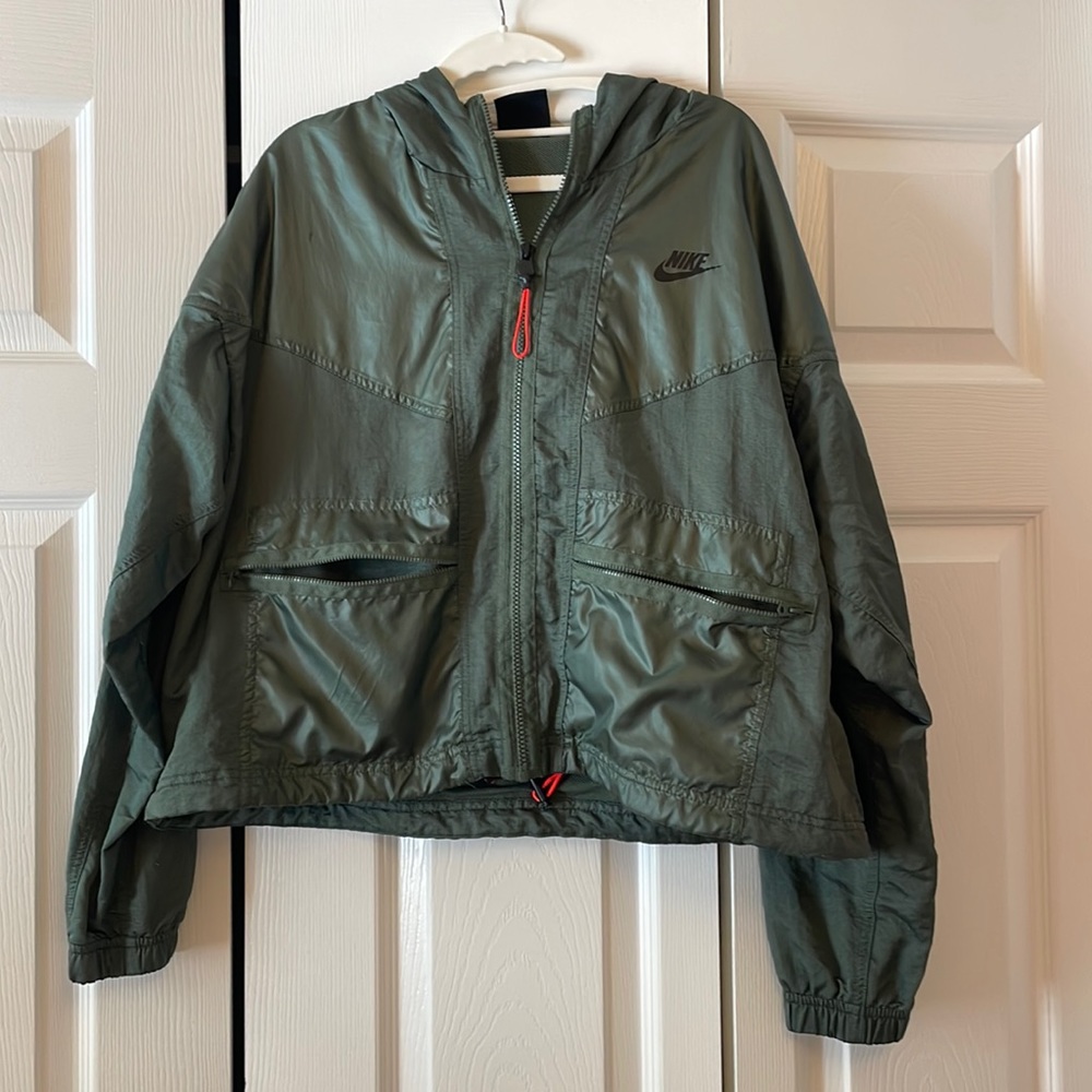 Hunter green Nike wind breaker. Size Large